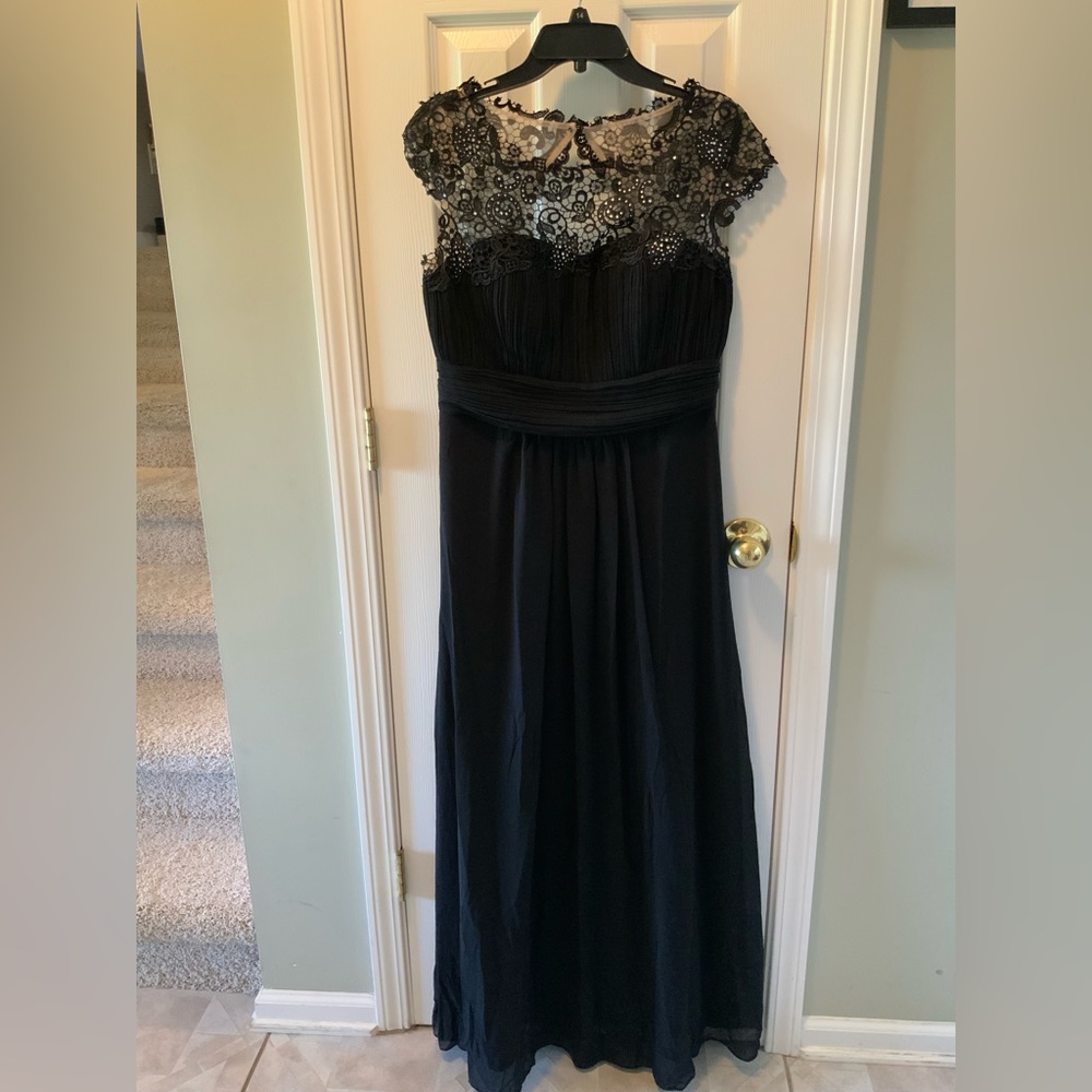Ever pretty ladies size 10 elegant long dress